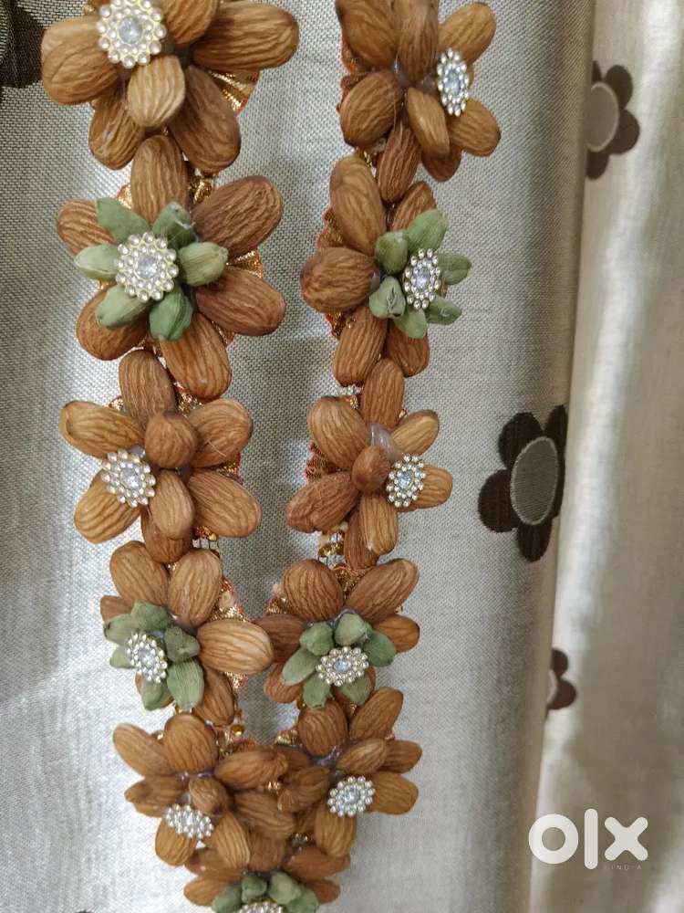 Beautiful Wedding Gifts– Real Badam Elaichi Mala, Real Kaju Mala, more