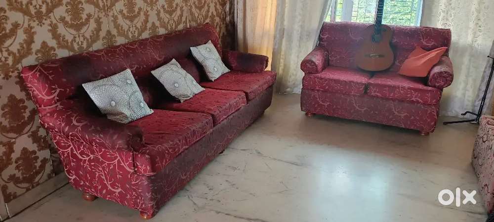 5 seater sofa,5 yr old