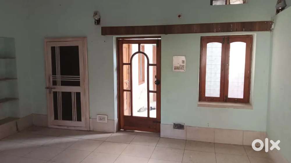 Room rent pe dena hai