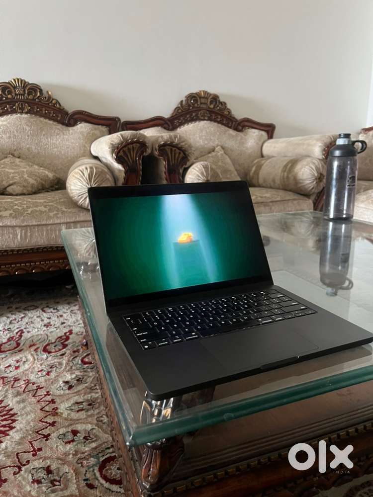 Apple Macbook M3 Pro 14 inch (500gb)