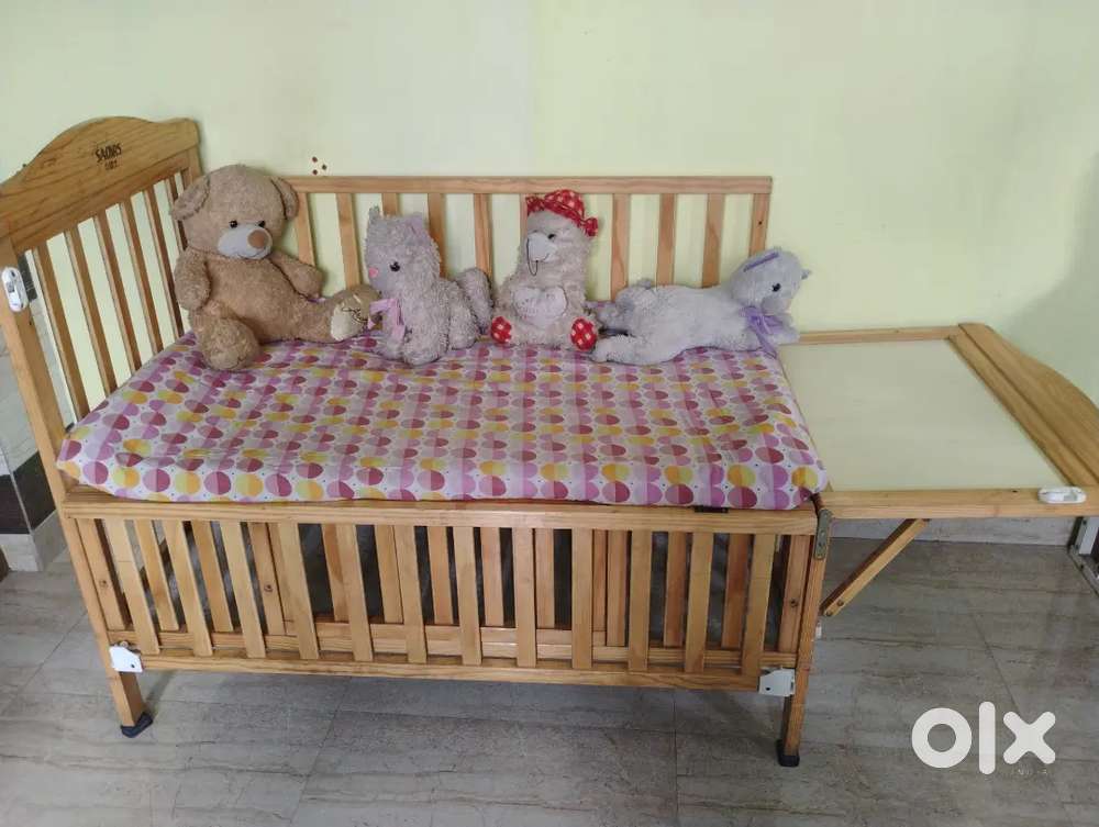 Baby cot bed