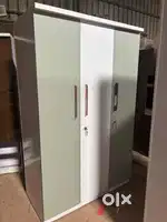 Wardrobe at 7000