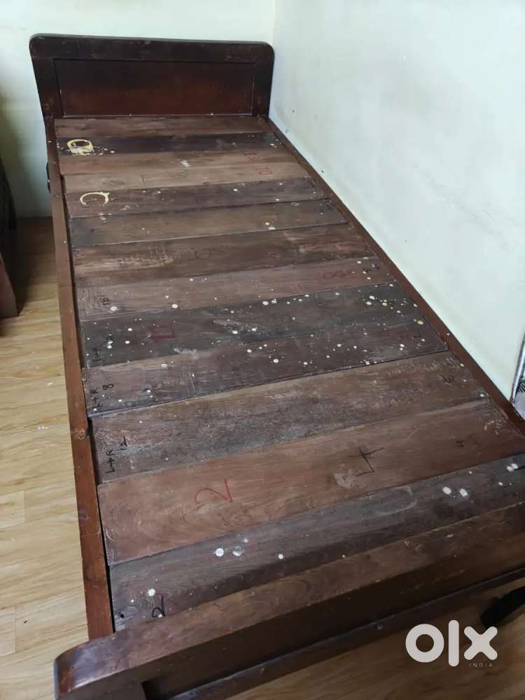 Pure sagwan wood bed