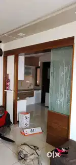 फलेट शोरूम में वुडन फर्नीचर ओर ओल वकॅ सॉल्यूशन
