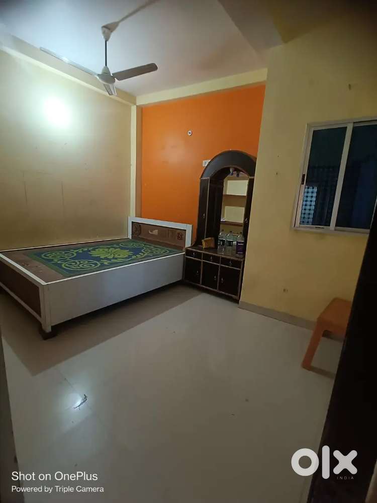 1 Bhk ka flat sepreat & bed Available & dining room &puja room&balcony