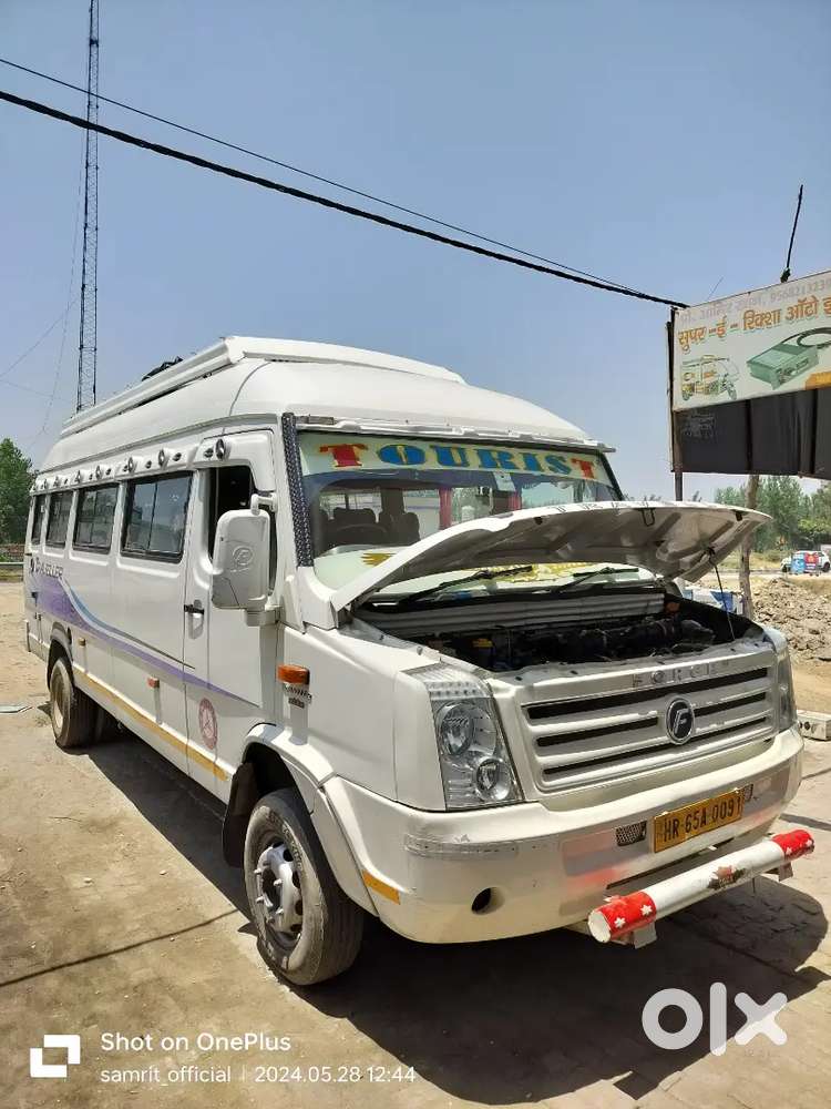 कार शॉप पर मैकेनिक ओर हेल्पर की जरूरत है
