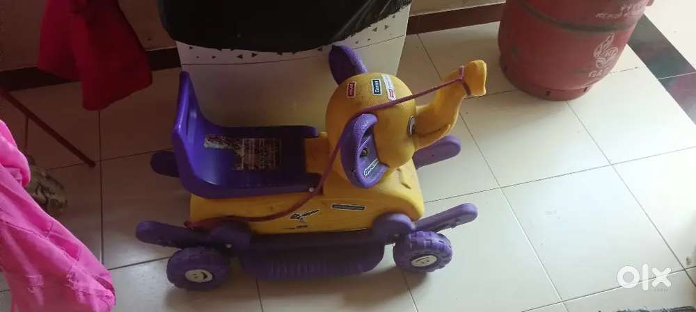Want to Sell Baby Plastic Elephant with Rocking Function &Running Ride