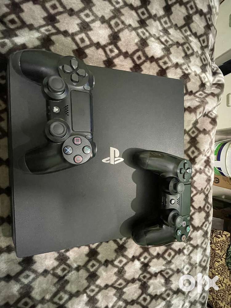Ps4 with two controller