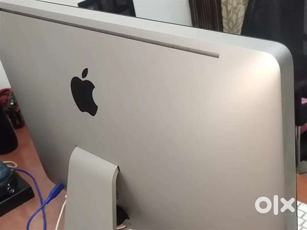 Apple iMac 21.5-Inch Desktop
