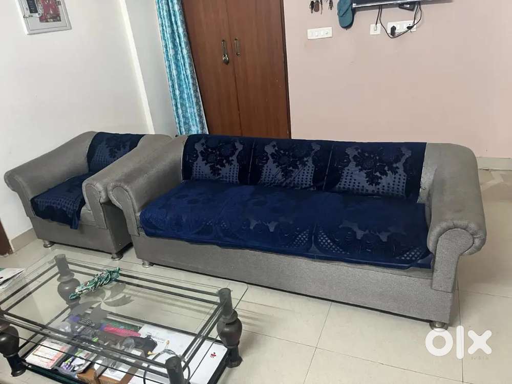 Sofa set 7 seater and center table