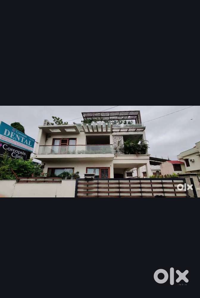 AIR CONDITIONED FULLY FURNISHED ROOM RIGHT IN THE CENTER OF DOON