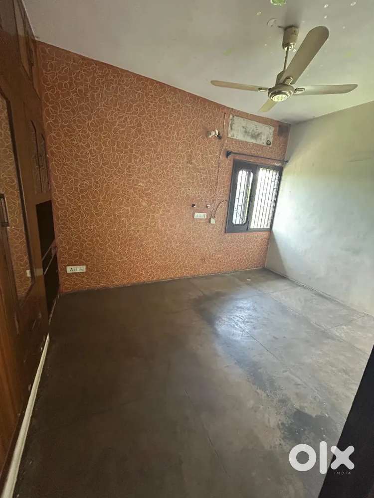 For sale MIG flat 2BHK Sector 45