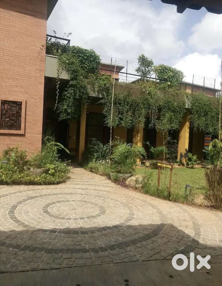 Kakkanad 12cent 5200sqft 6bhk gated villa for sale