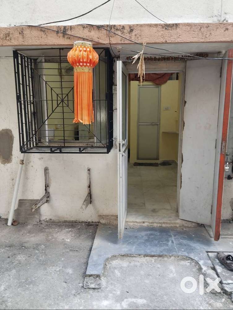 Kandivali (East) - Office On Rent - Near to Station - Rent 18000