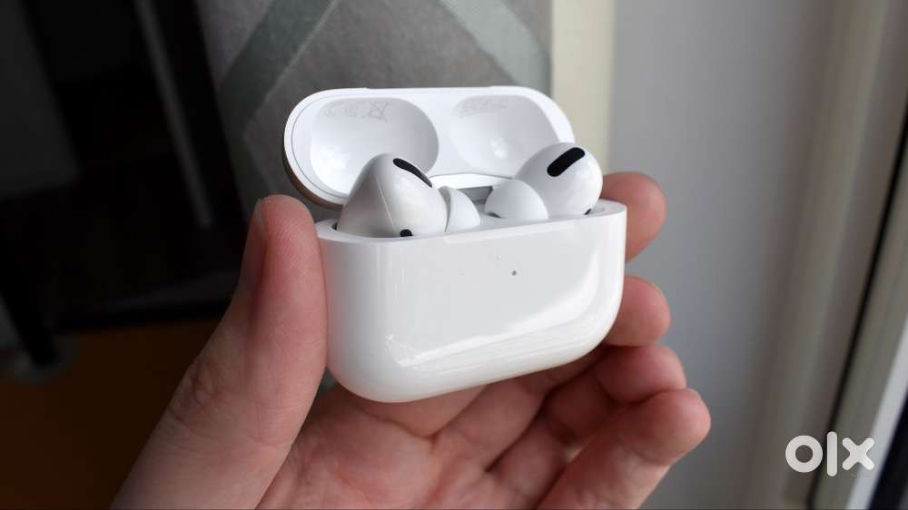 Apple AirPods Pro (1st Generation) with MagSafe Charging Case