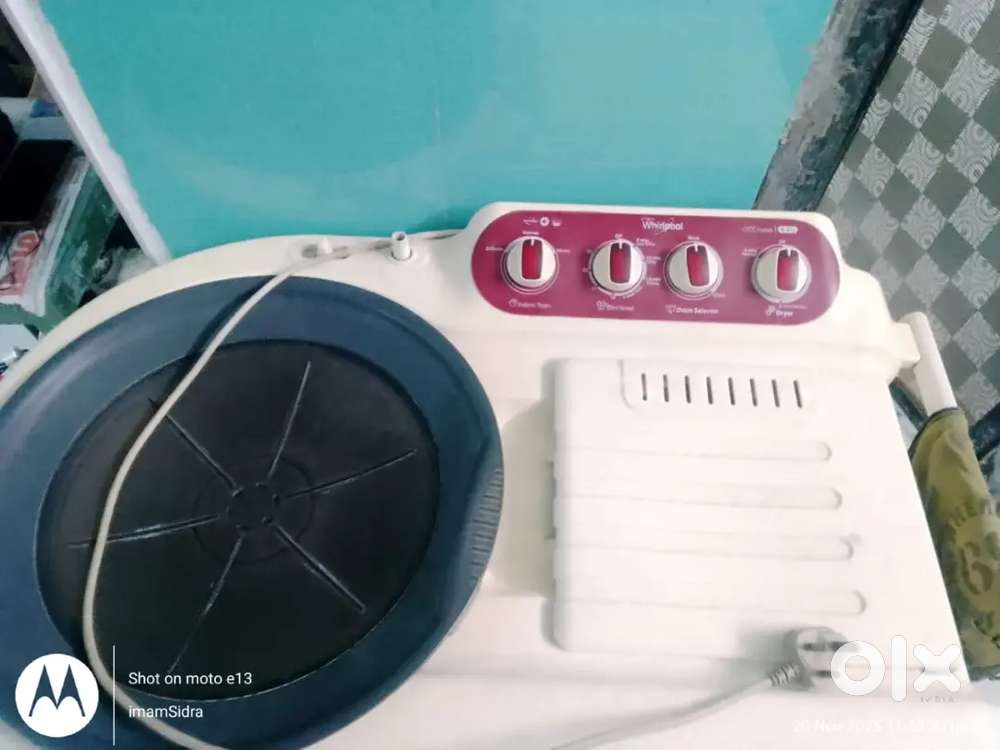 Whirlpool 8.2 KG washing machine good condition 1 yers use