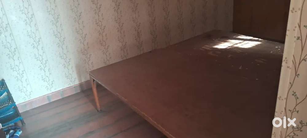 One room furnished independent for girls or couple