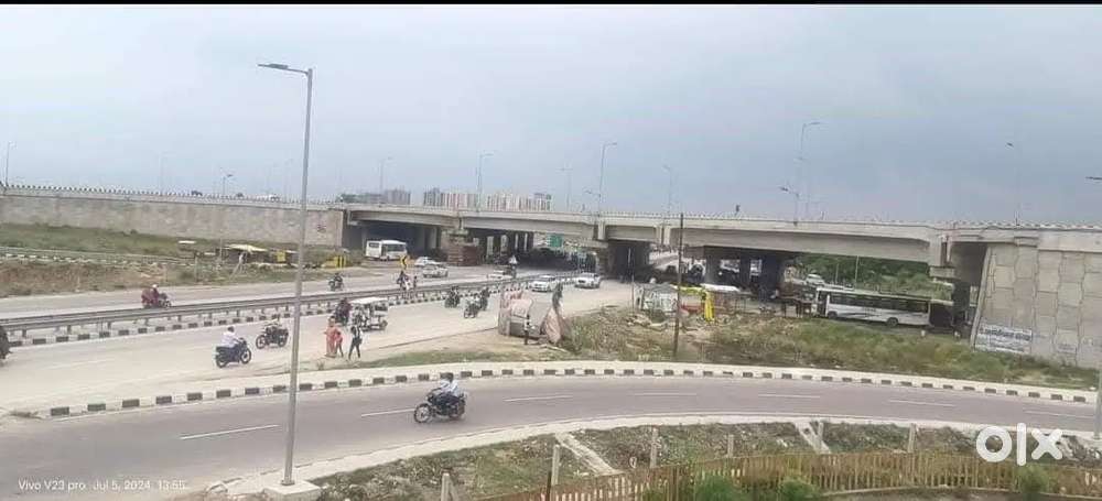 लुलु मॉल के बैक साइड में प्लॉट खरीदे हाईवे से लगा हुआ प्रोजेक्ट