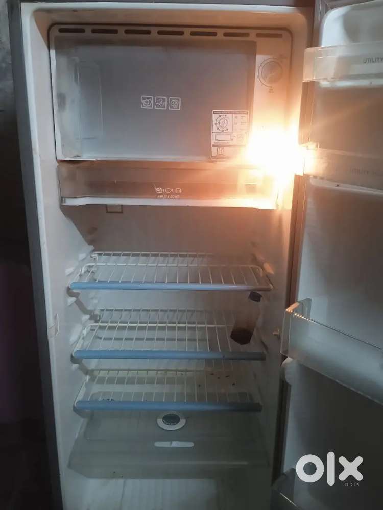 LG fridge in nice condition for cheap rate Single door fridge