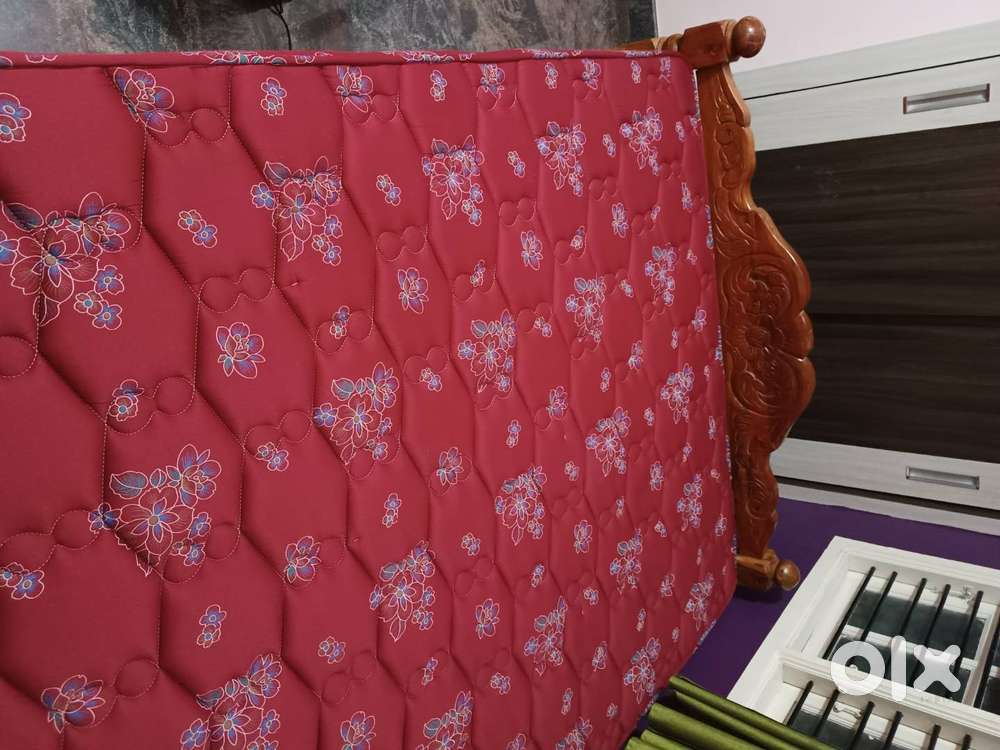 queen size bed and cot