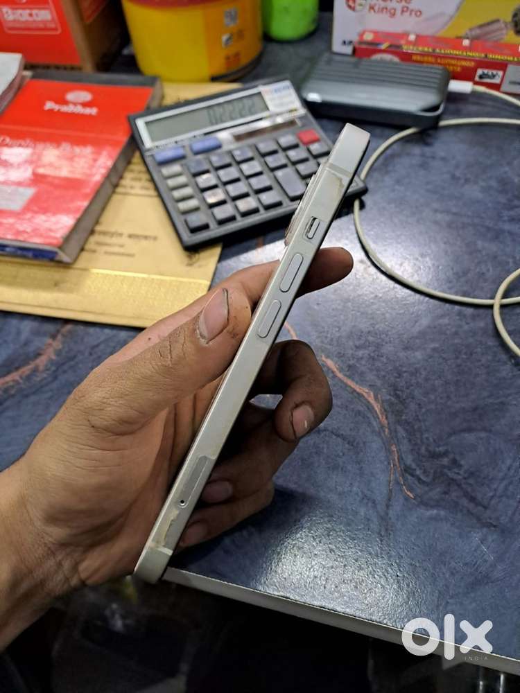 Iphone 13 original phone no scratch no dent original charger and box