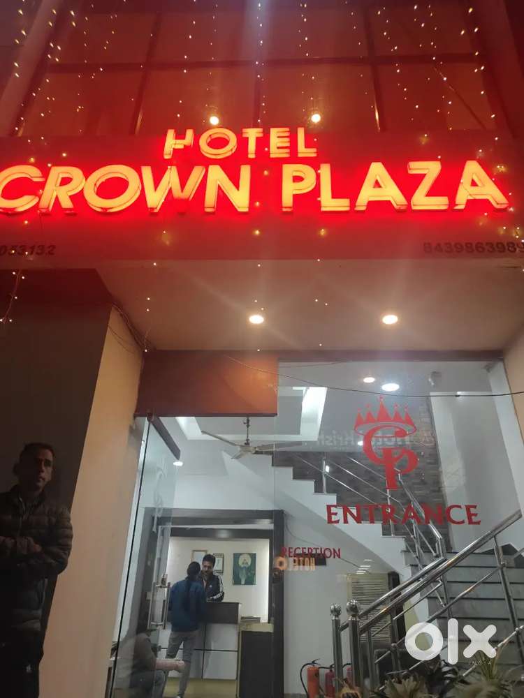 Hotel Waiter (service job)