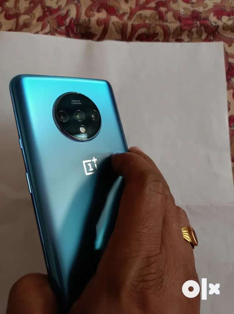 Oneplus 7T 8gb and 256gbhhigh-end variant..rarly usd only 16 mths old.