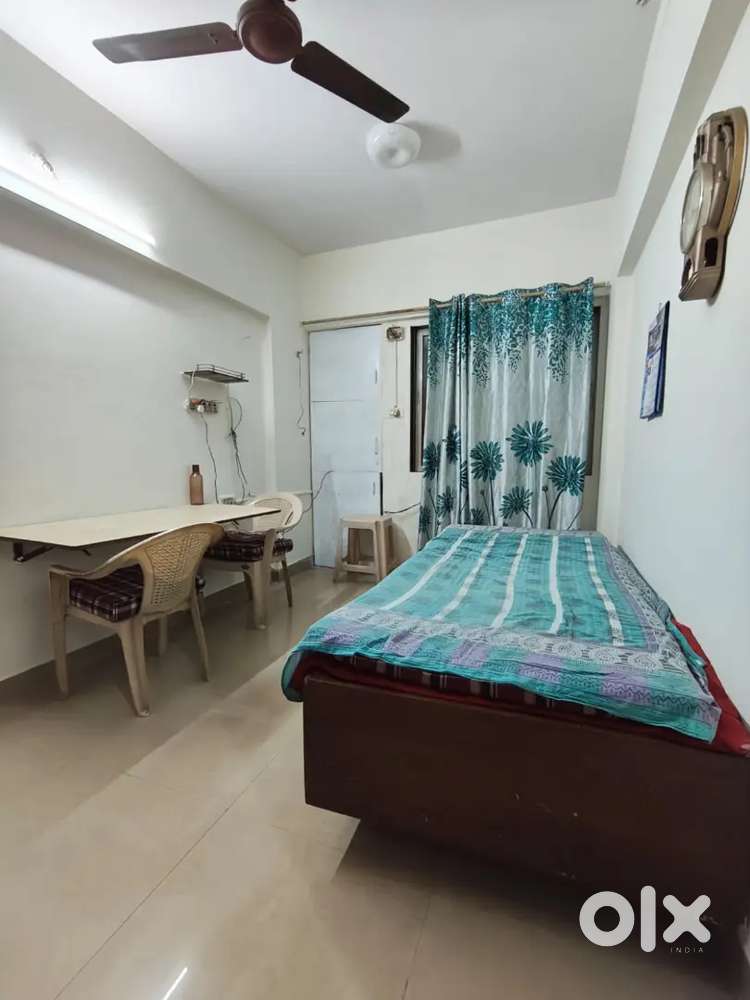 Need a Female Roommate