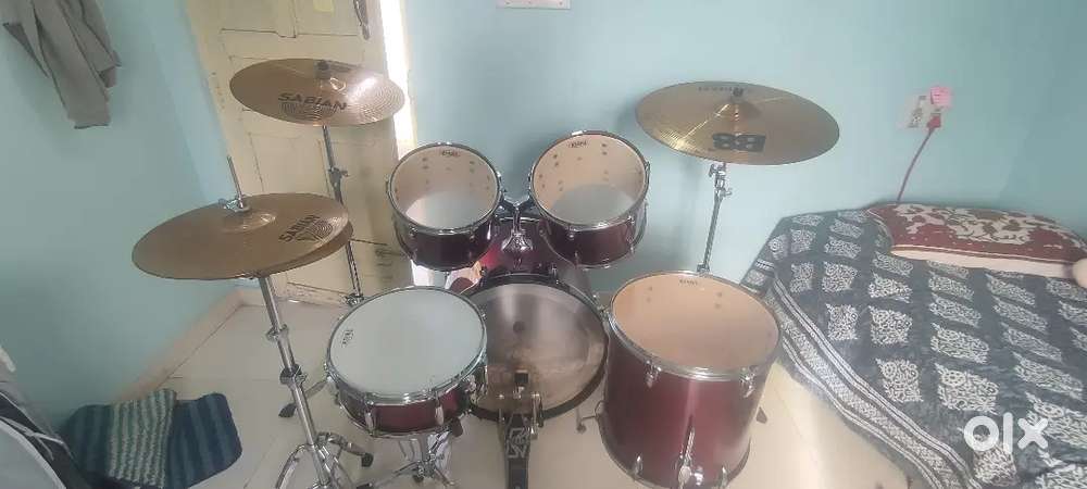 TAMA drums set with Sabain cymbals