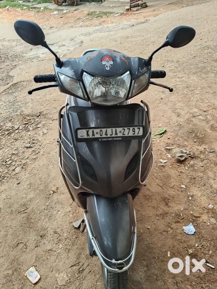 Activa 2015 (Grey)lady driven