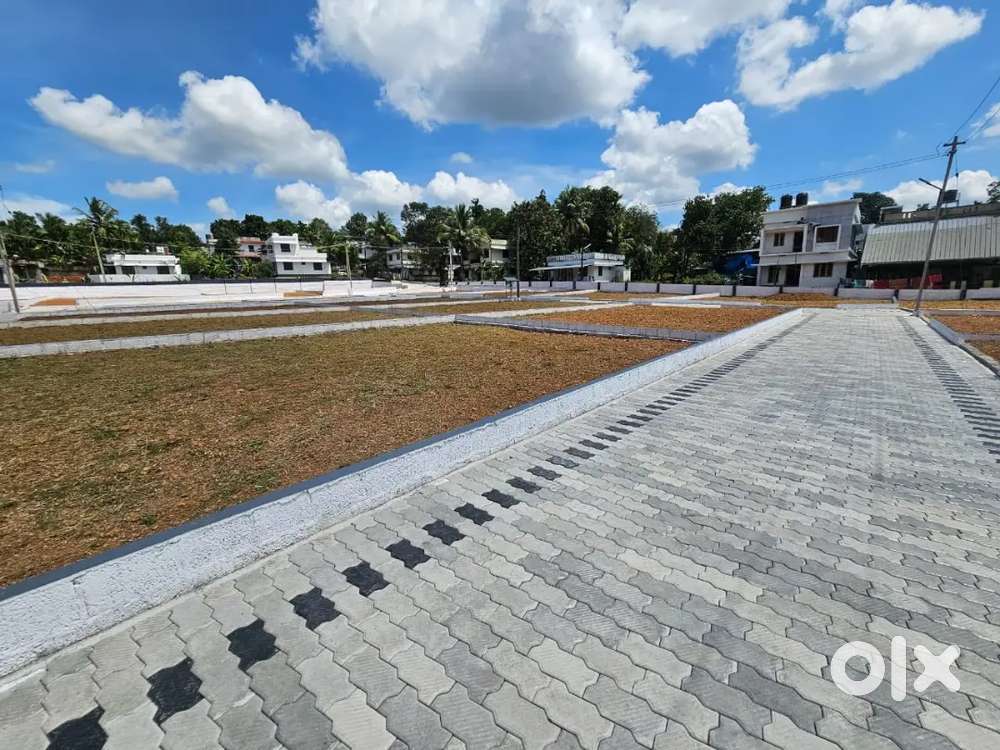 Alangad thiruvalloor 4 to 7cent land for sale