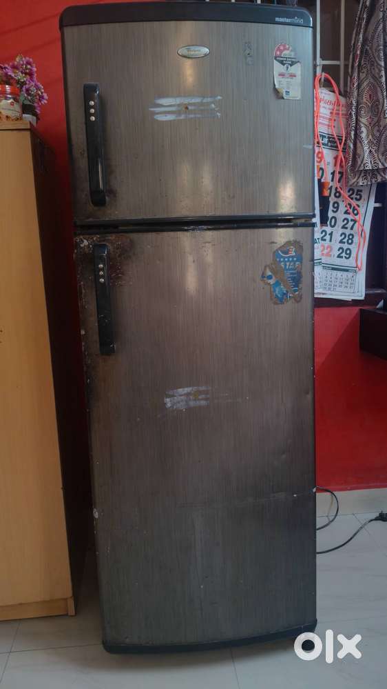 Double door refrigerator