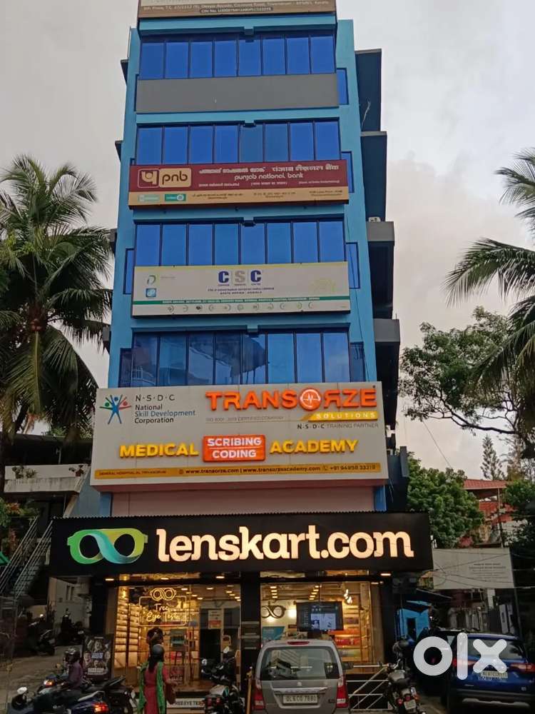 2200 sqft commercial space available for shop or office