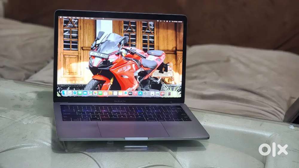 Apple Macbook Pro i5 8gb Ram 256gb Apple SSD 2018Mfd 13 Inch Display