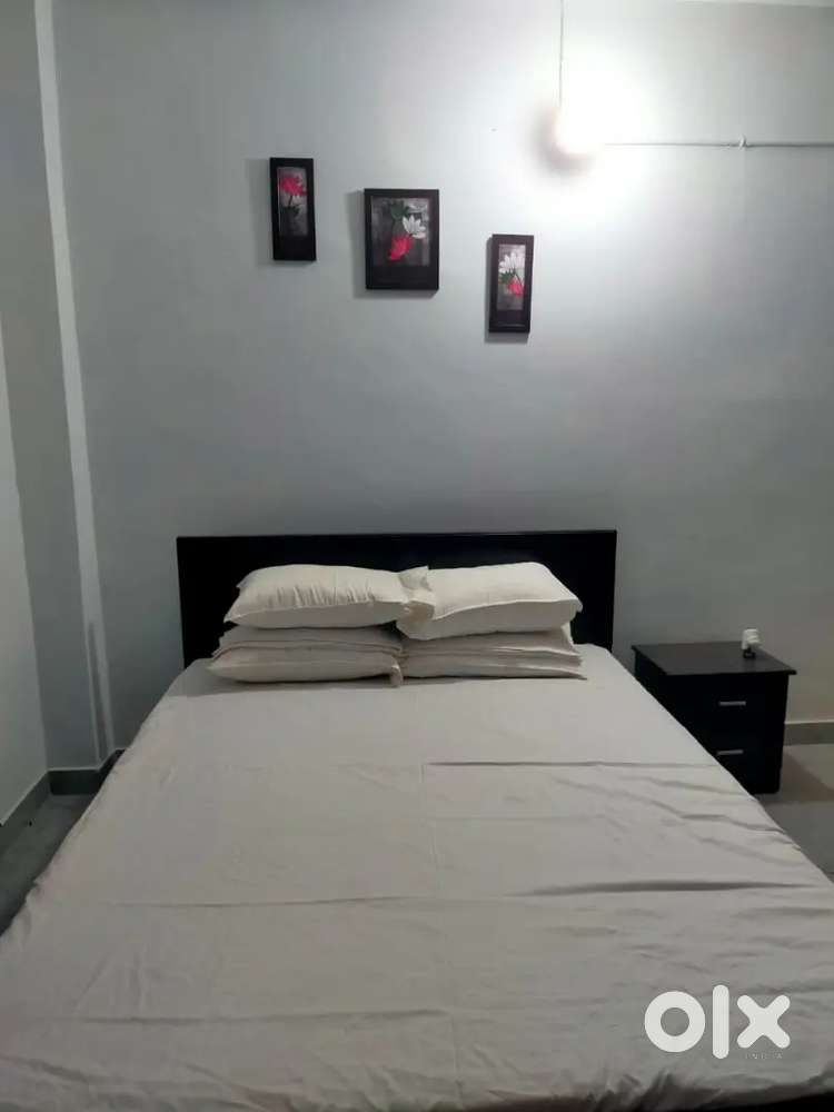 Mayabini Ratir bukut