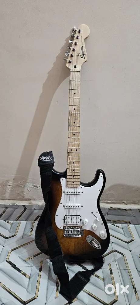 Selling fender sonic stratocaster with stranger c15 amplifier
