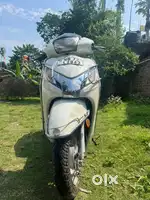 Activa 125 white