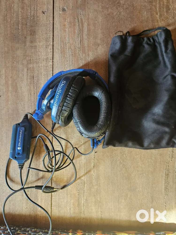 Skull candy old headset with bass booster