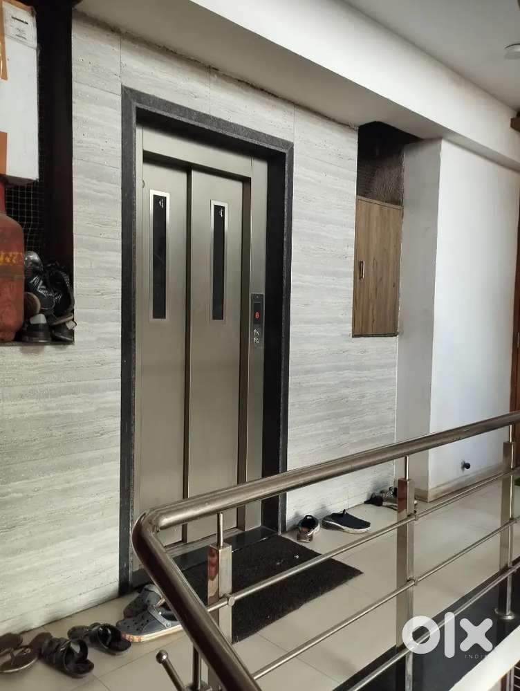 Ghar ka solar hai, corner Ka Makan Hawa Udas wala, full furniture Kiya