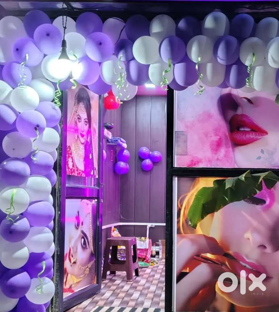 Salon - 3 pic chayer, toly, spa machine, ironing,stemer, cosmetic, etc