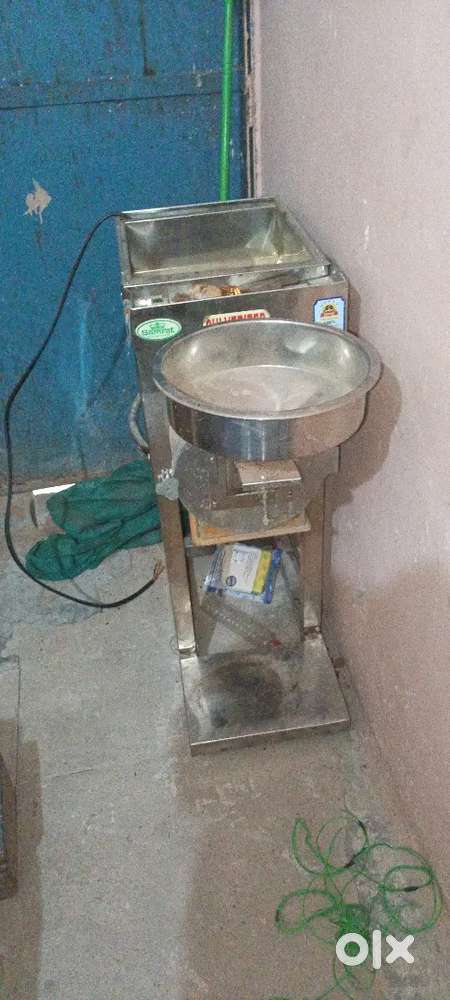 9800 rs.       Pulverizer machine 3 Hp moter