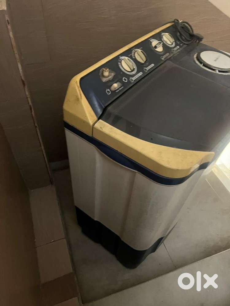 Semi automatic washing machine