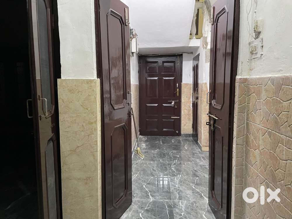 3 room set available for rent