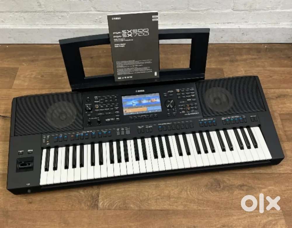 Yamaha psr SX900 music workstation keyboard sell. Just 1year age.