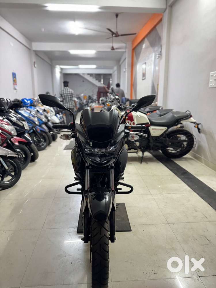 TVS APACHE 160 2v Black 2024