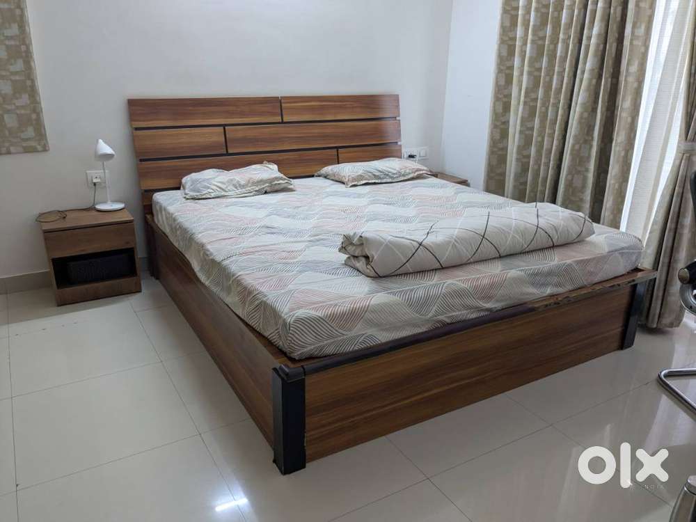 King size bed with mattress