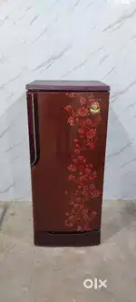 Samsung 5 Star 190 litres Single Door Fridge, Maroon Red with Stand.