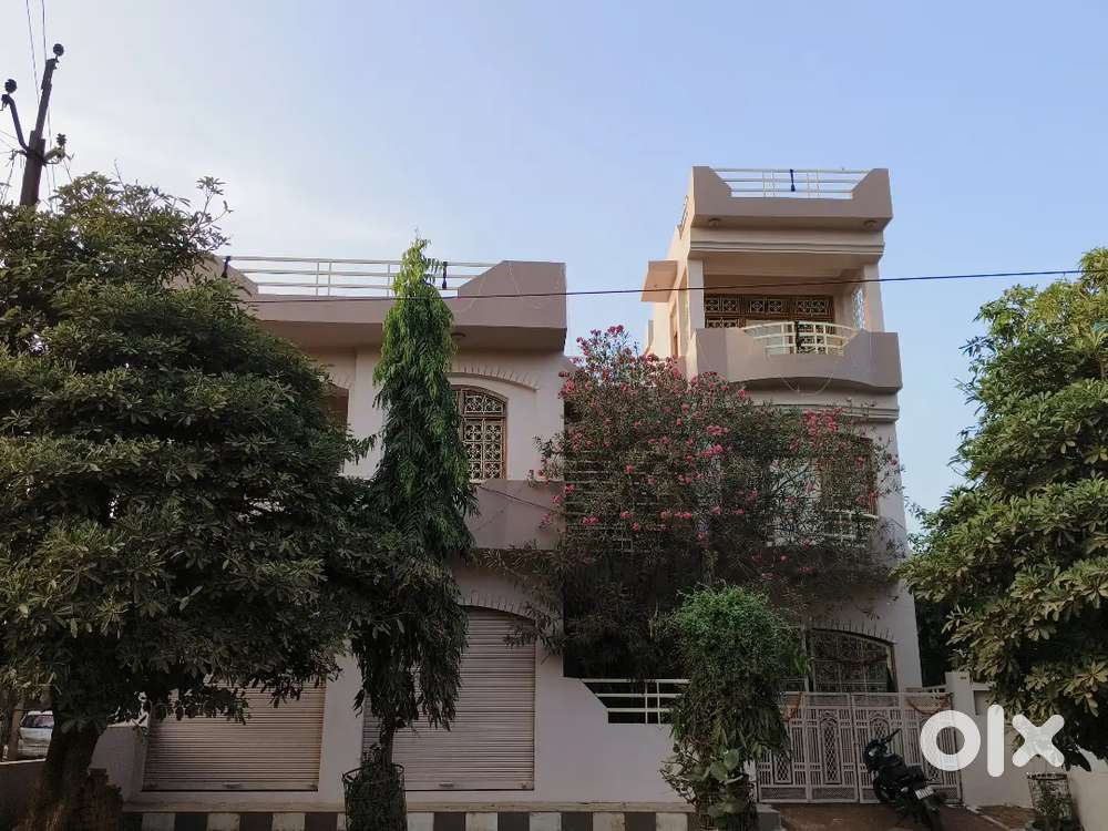 Well maintained portion on rent in establised and renowned area