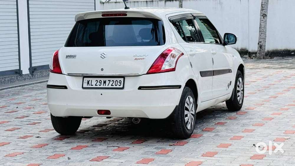 Maruti Suzuki Swift VXI Optional, 2017, Petrol