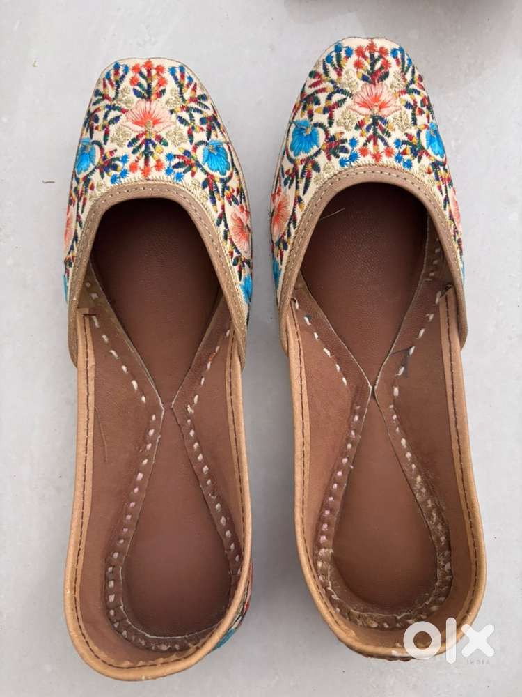 New jootiyan, metro footwears